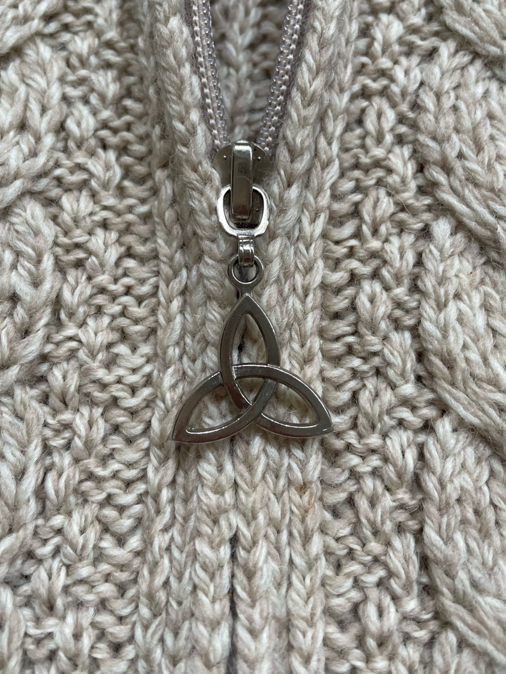 Aran Crafts Irish Merino Wool Hooded Cardigan Zipper Pull Cable Knit Celtic - Picture 10 of 12